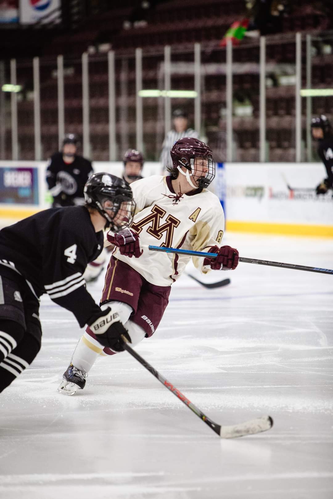 Derwin Hauser making a sharp turn to attack the defender with the puck